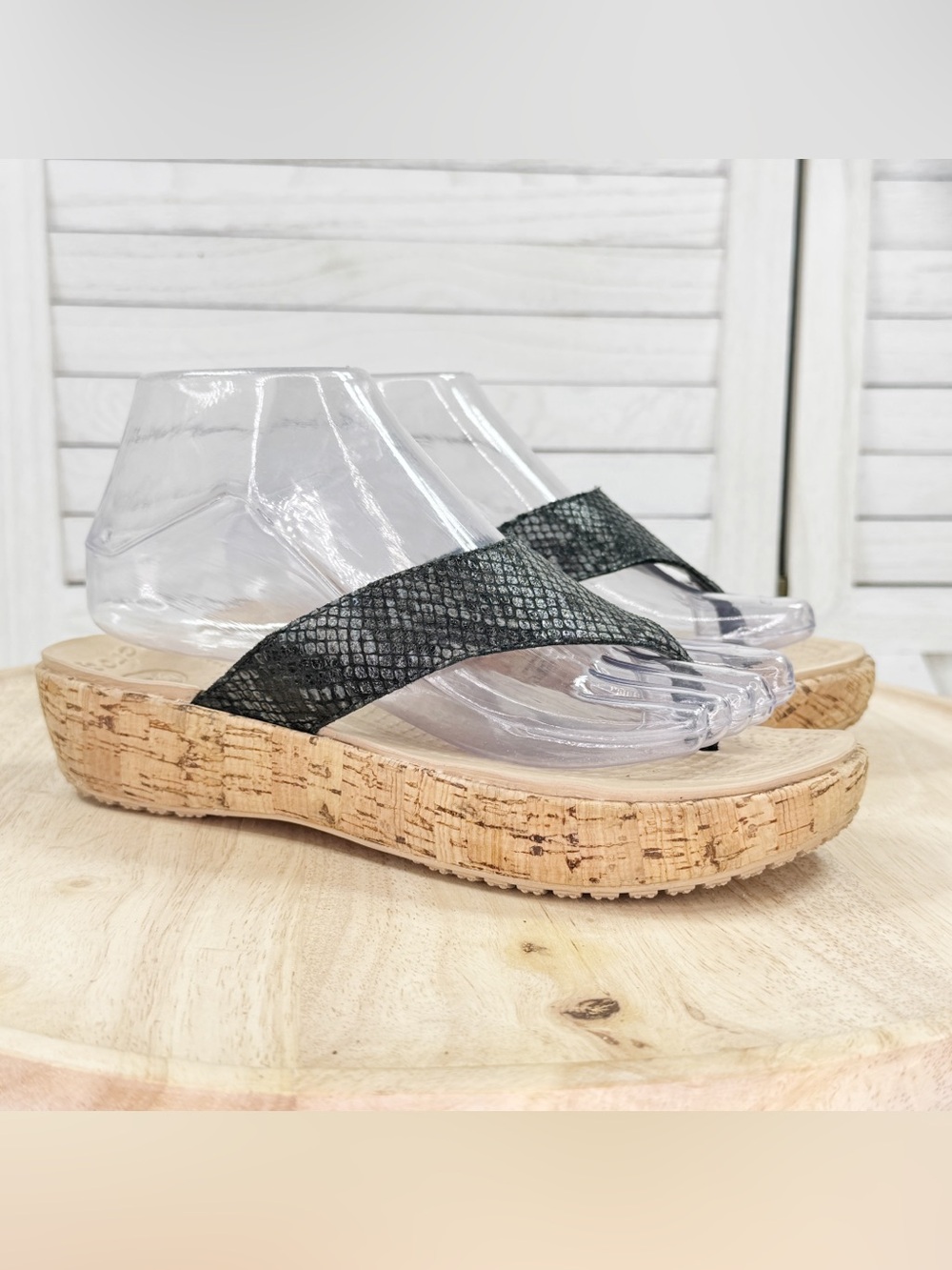 Crocs A Leigh Faux Cork Wedge Thong Sandals Black Tan Size 7 202035